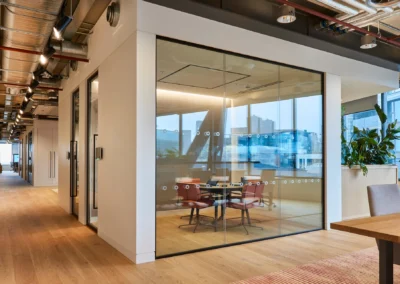 Box ufficio vetrato progettato da Tekaa.